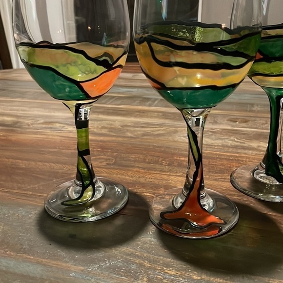 Set of four hand painted wine goblets - Picture 4 of 5